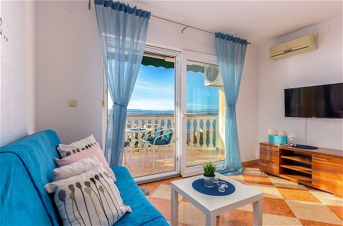 Foto 6 - Gorgeous Apartment With Hot Tub and Terrace With Sea View