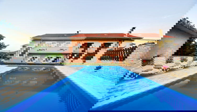 Foto 1 - Spacious Apartment With Private Pool
