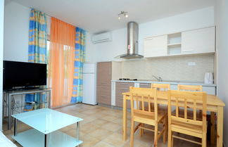 Foto 1 - A2 - apt With 2 Balconies, 5 min Walking to Beach