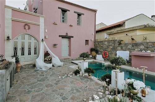 Foto 25 - Traditional Renovated Villa Liodosifis with Heated Private Pool, Hot Tub & BBQ