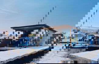 Foto 1 - Cozy Houseboat at the Edge of the Marina