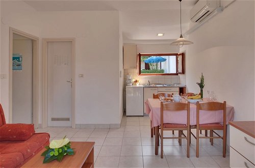 Photo 2 - Comfortable Holiday Home With a Terrace, Near Rovinj