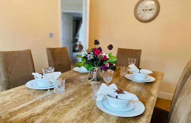 4-bed House With Private Garden in Barnsley! - Foto 18