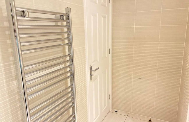 4-bed House With Private Garden in Barnsley! - Foto 25