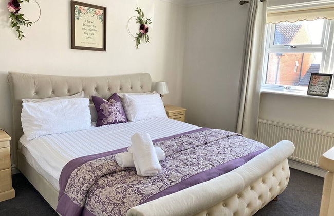 4-bed House With Private Garden in Barnsley! - Foto 12