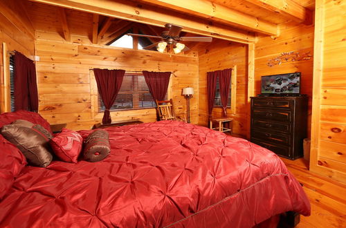 Photo 3 - Southern Hospitality - Two Bedroom Cabin