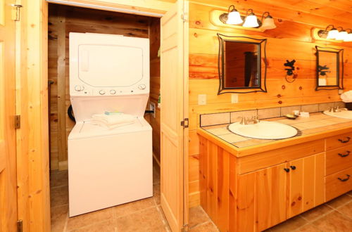 Photo 15 - Southern Hospitality - Two Bedroom Cabin