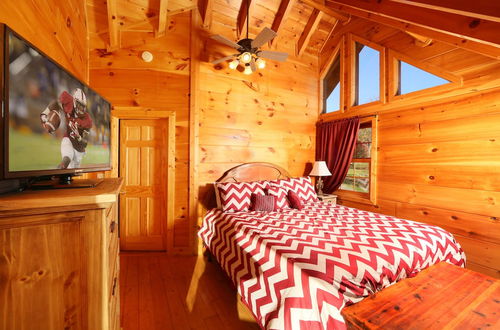 Photo 5 - Southern Hospitality - Two Bedroom Cabin