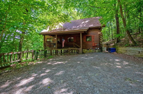 Foto 14 - Hilltop Hideaway - Endearing Mountain Cabin With Hot tub Foosball pet Friendly