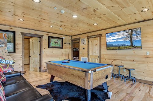 Foto 37 - Splashtastic View Lodge by Jackson Mountain Rentals