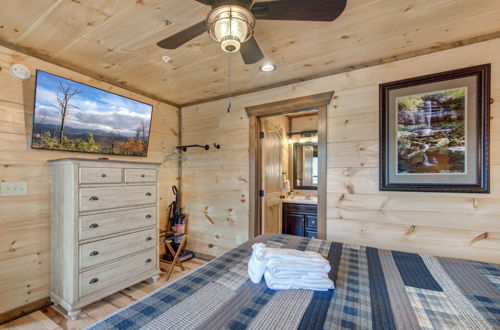 Photo 13 - Splashtastic View Lodge by Jackson Mountain Rentals