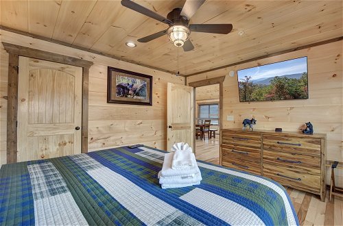 Foto 9 - Splashtastic View Lodge by Jackson Mountain Rentals