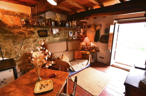 Photo 10 - Beautiful Cottage in Pescia with Hot Tub