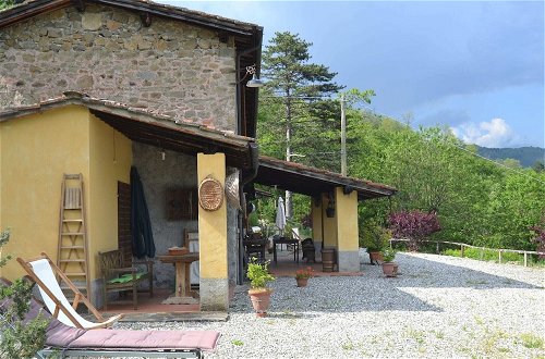 Foto 22 - Beautiful Cottage in Pescia with Hot Tub