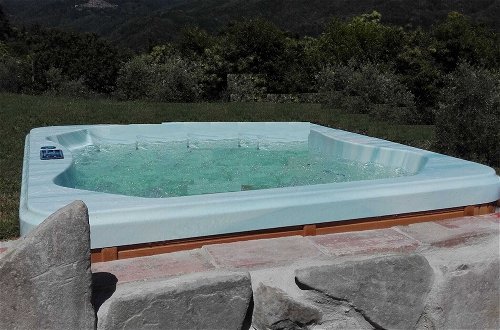 Photo 25 - Beautiful Cottage in Pescia with Hot Tub