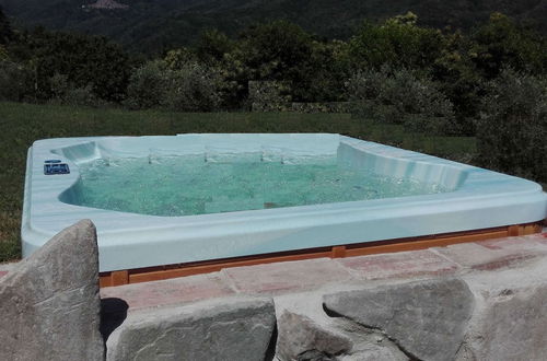 Photo 17 - Beautiful Cottage in Pescia with Hot Tub