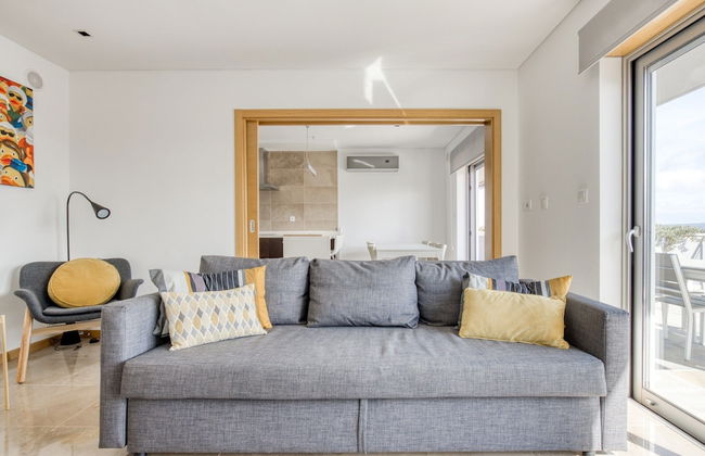 Modern Villa With Pool and Barbecue - Photo 28