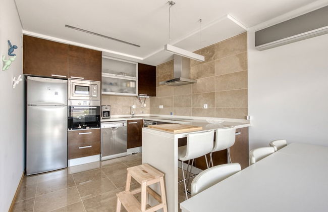 Modern Villa With Pool and Barbecue - Photo 20