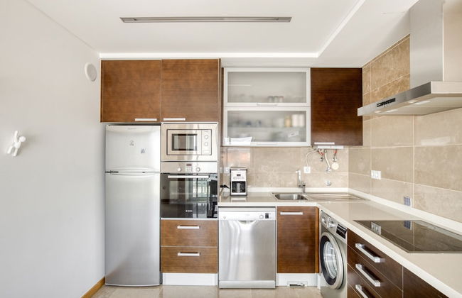 Modern Villa With Pool and Barbecue - Photo 22