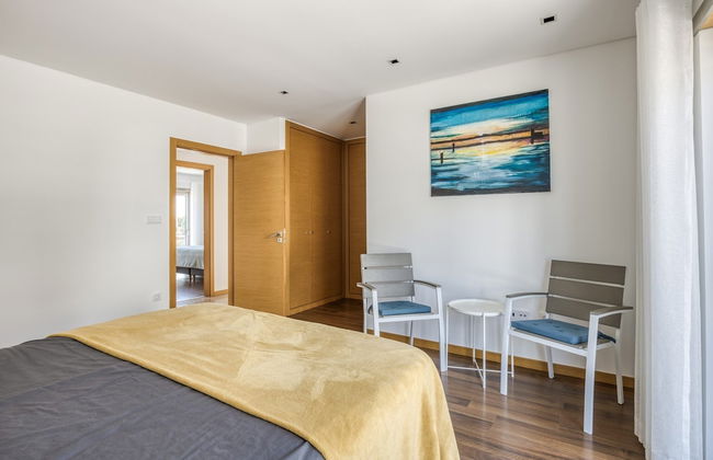 Modern Villa With Pool and Barbecue - Photo 36