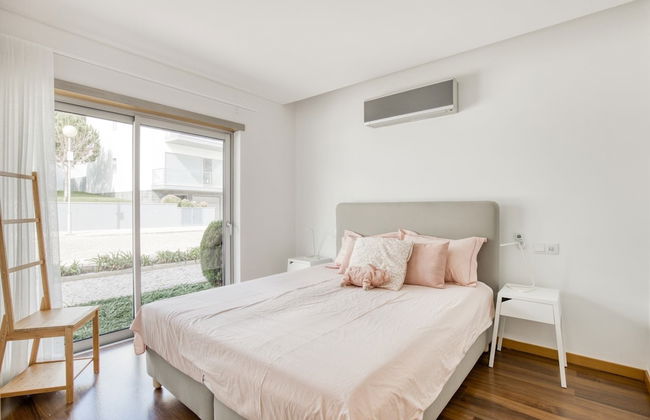 Modern Villa With Pool and Barbecue - Photo 40