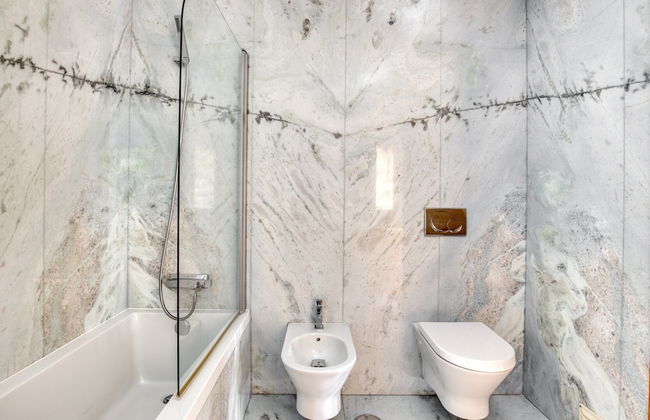 Modern Villa With Pool and Barbecue - Photo 49