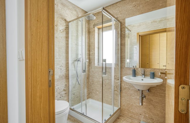 Modern Villa With Pool and Barbecue - Photo 48