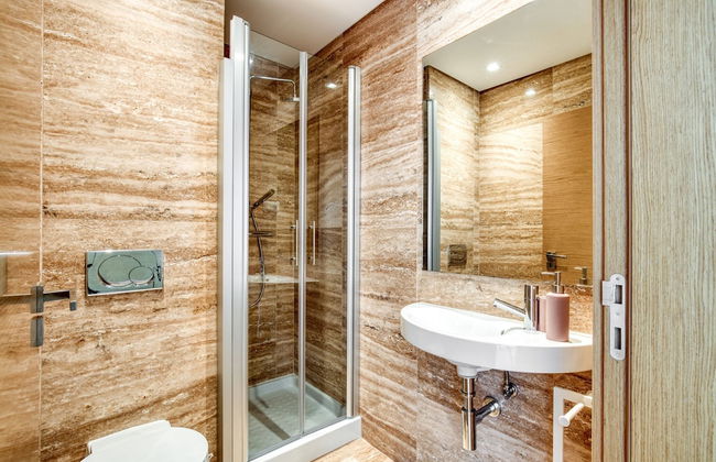 Modern Villa With Pool and Barbecue - Photo 52