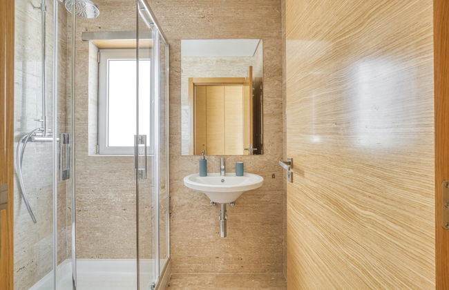 Modern Villa With Pool and Barbecue - Photo 50