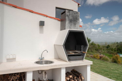 Foto 11 - Attractive Villa in Caldas da Rainha With a Terrace and bbq