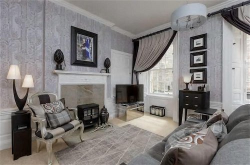 Photo 7 - Thistle Street Luxury Apt in the Heart of the City