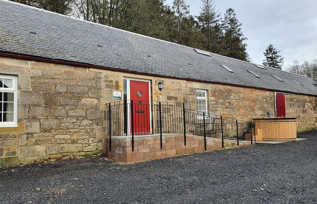 Inviting 2-bed Barn With hot tub Near Muirkirk - Photo 1