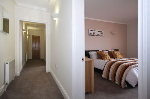 Photo 2 - Berkshire Rooms - Wokingham