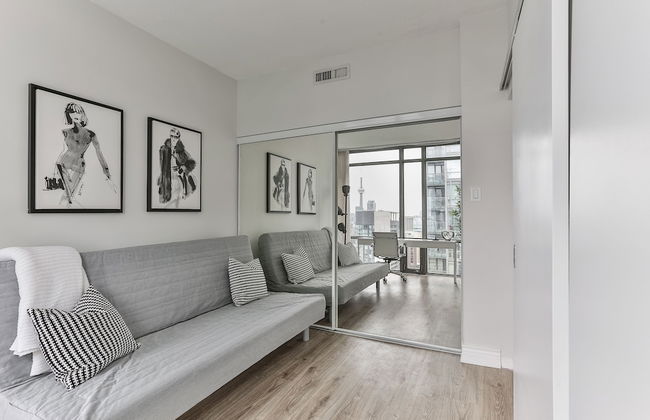 Bright Sub-Penthouse on Bay St - Foto 7