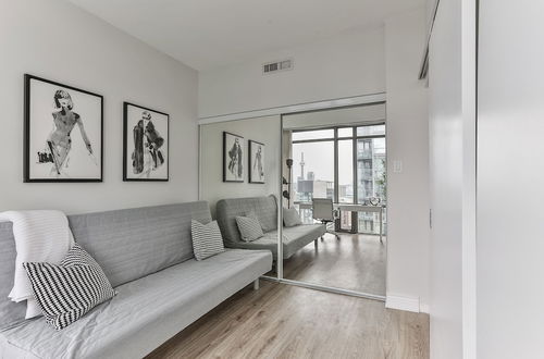 Photo 7 - Bright Sub-Penthouse on Bay St