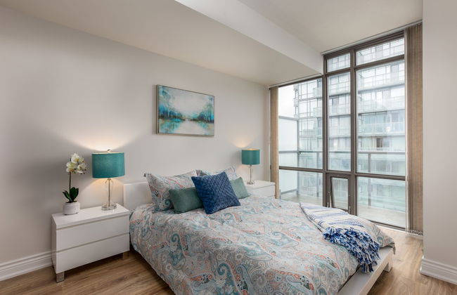 Bright Sub-Penthouse on Bay St - Foto 4