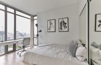 Photo 3 - Bright Sub-Penthouse on Bay St