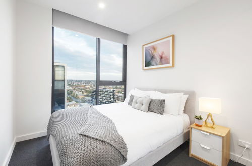 Foto 5 - Ocean Views St Kilda Apartment by Ready Set Host