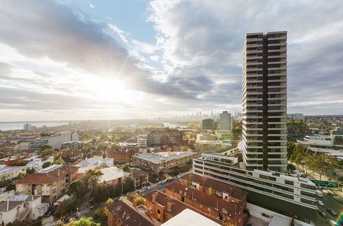 Foto 17 - Ocean Views St Kilda Apartment by Ready Set Host