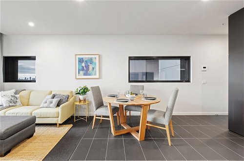 Foto 8 - Ocean Views St Kilda Apartment by Ready Set Host