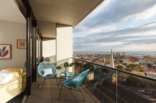 Foto 18 - Ocean Views St Kilda Apartment by Ready Set Host