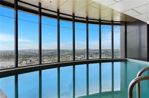 Photo 4 - 2BR Luxury Skytower -cbd -pool -gym -netflix