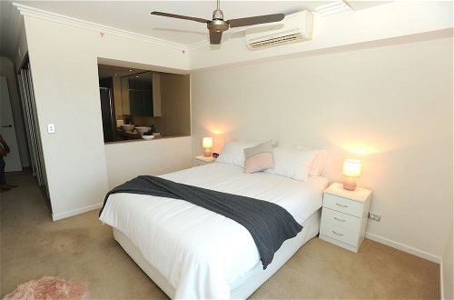 Photo 8 - Surfers Paradise Suite with Pool and Spa
