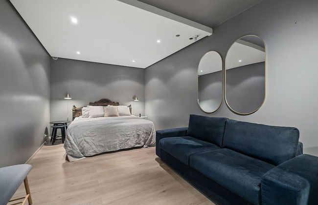 Luxurious Large Home, Perfect for Your Group - Photo 8