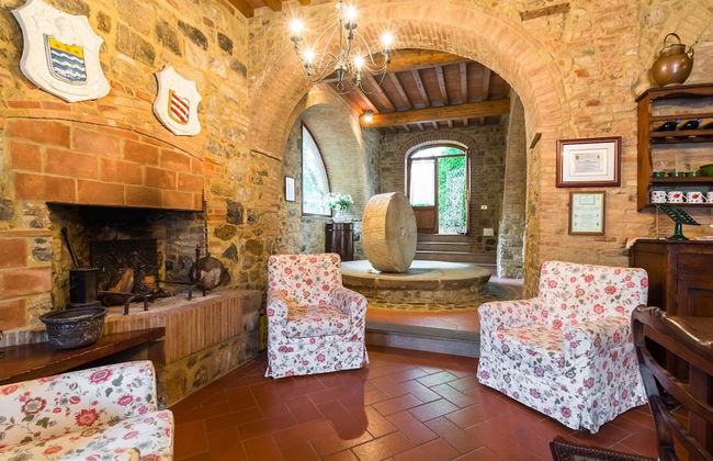 Holiday Home in Town Center with Pool, Garden, Hot Tub - Foto 16