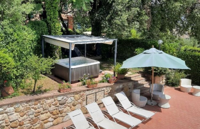 Holiday Home in Town Center with Pool, Garden, Hot Tub - Foto 67