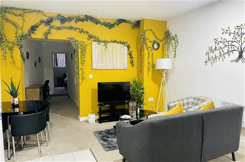 Photo 1 - Jungle Themed 2-bed Apartment