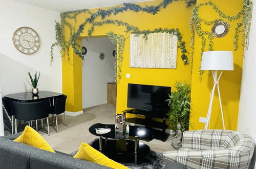 Photo 6 - Jungle Themed 2-bed Apartment