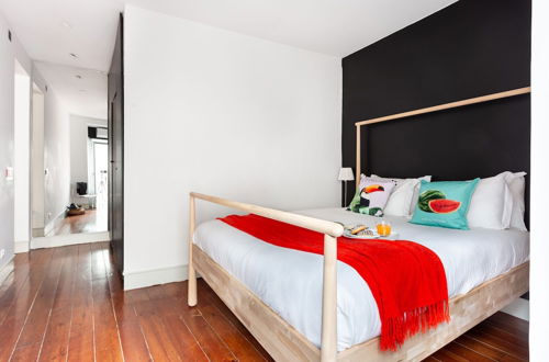 Foto 4 - ALTIDO Bold & colourful 1-bed flat at the heart of Chiado, nearby Carmo Convent