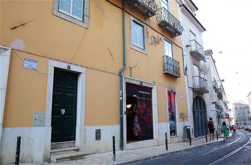 Foto 20 - ALTIDO Bold & colourful 1-bed flat at the heart of Chiado, nearby Carmo Convent